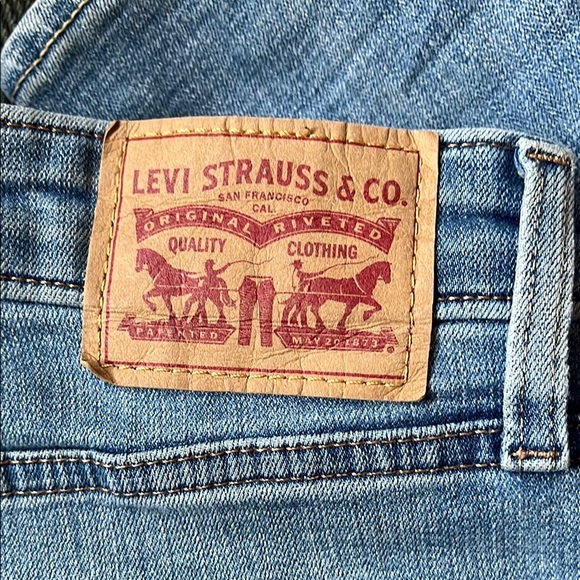Levi's Women's 721 Jeans - Picture 2 of 3